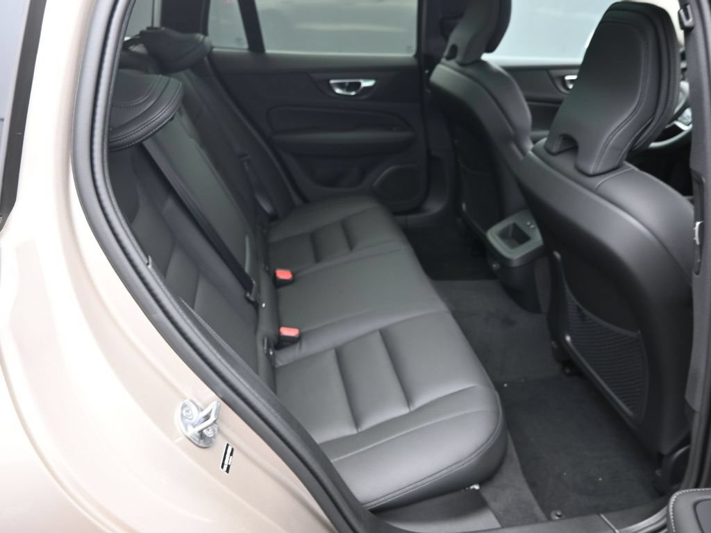 New 2026 Volvo V60 B5 Cross Country Plus w/ Protection Package Premier AWD/4WD image 33