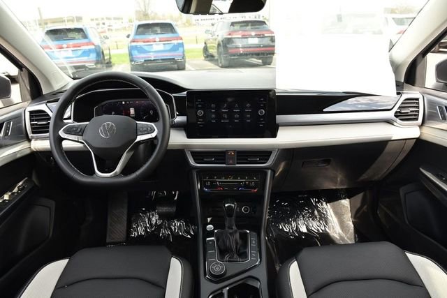 New 2025 Volkswagen Taos SEL image 7
