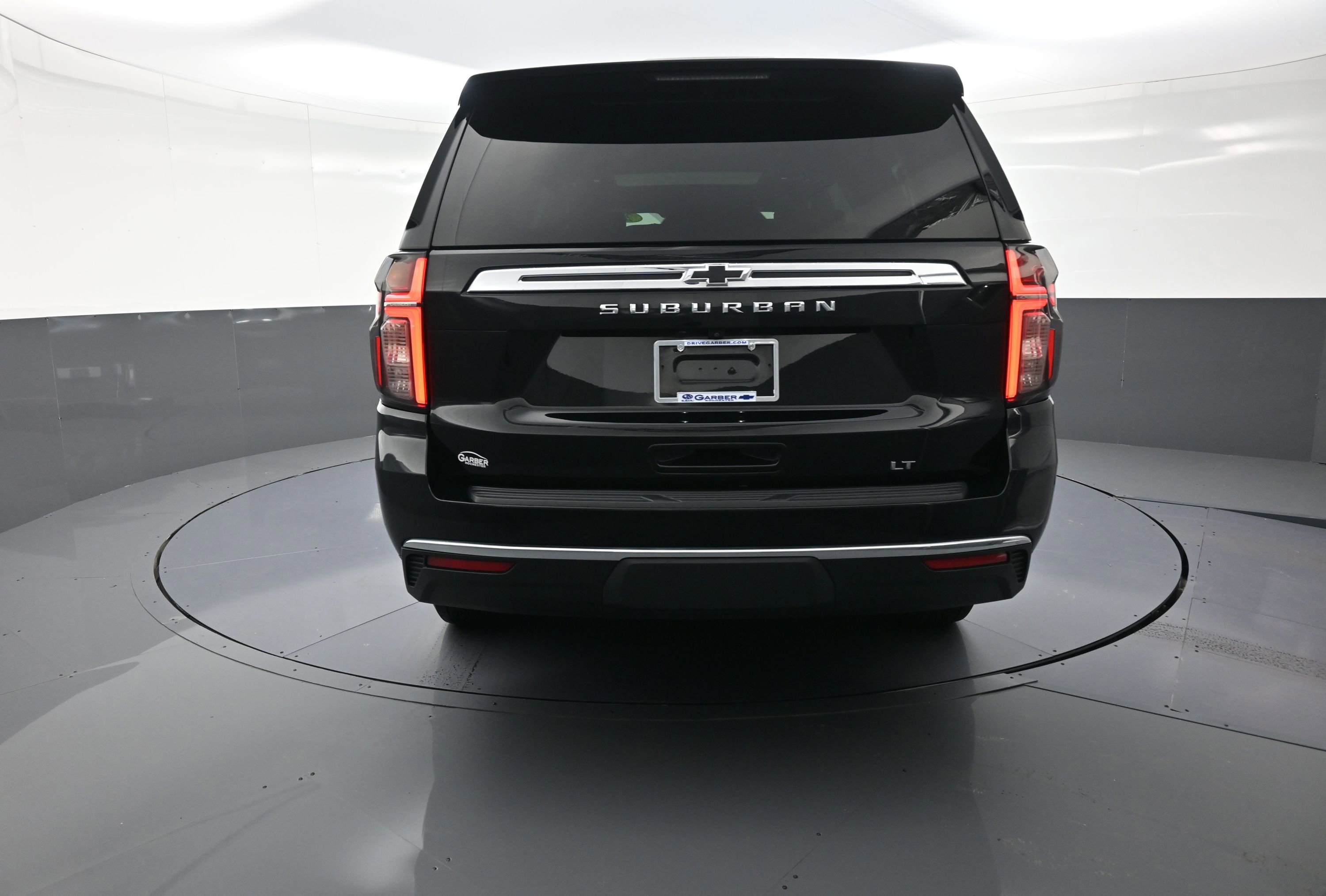 Used 2021 Chevrolet Suburban LT w/ LT Signature Package image 4