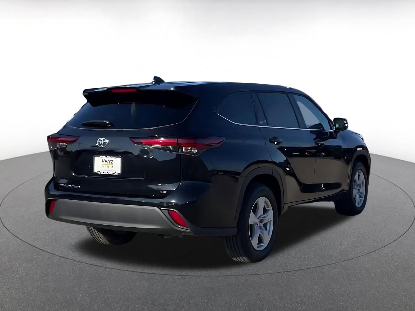 Used 2025 Toyota Highlander LE image 14