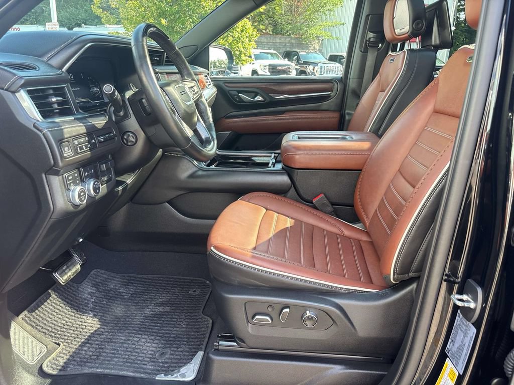 Used 2023 GMC Yukon Denali Ultimate AWD/4WD image 13