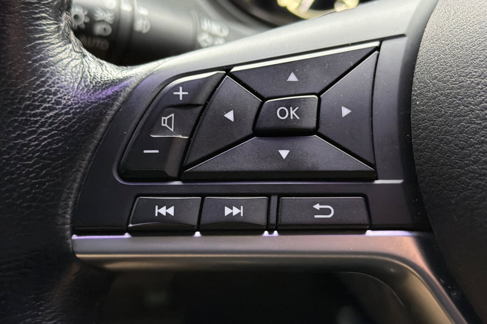 Used 2018 Nissan Rogue Sport SL image 33