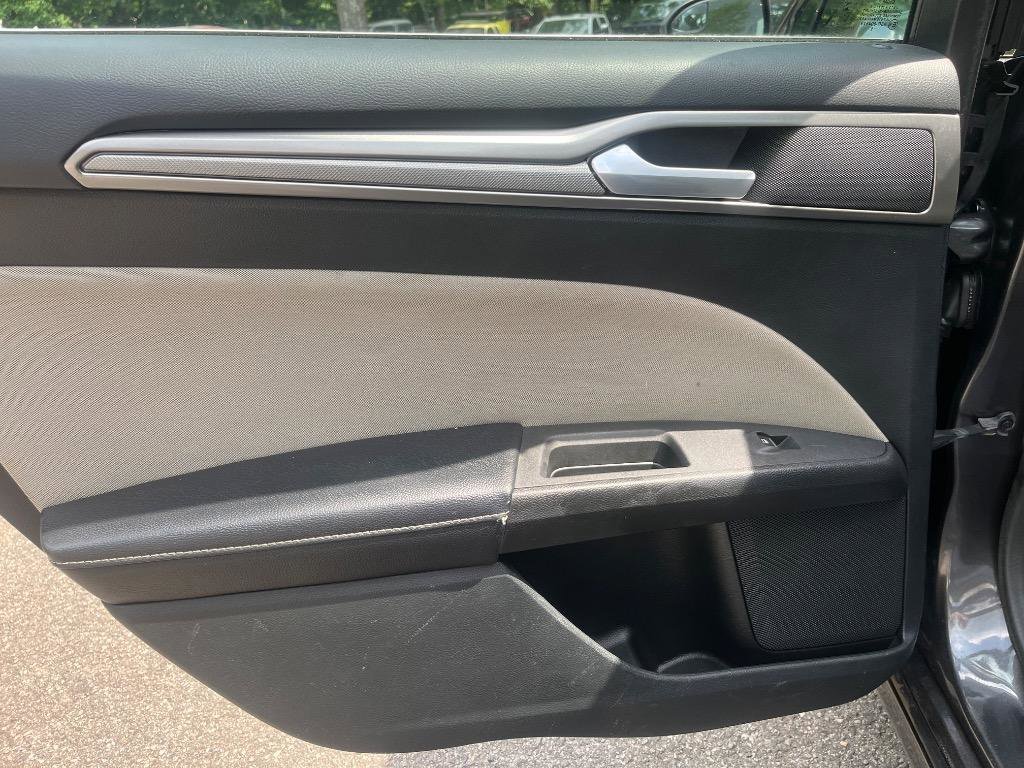 Used 2017 Ford Fusion S FWD image 19