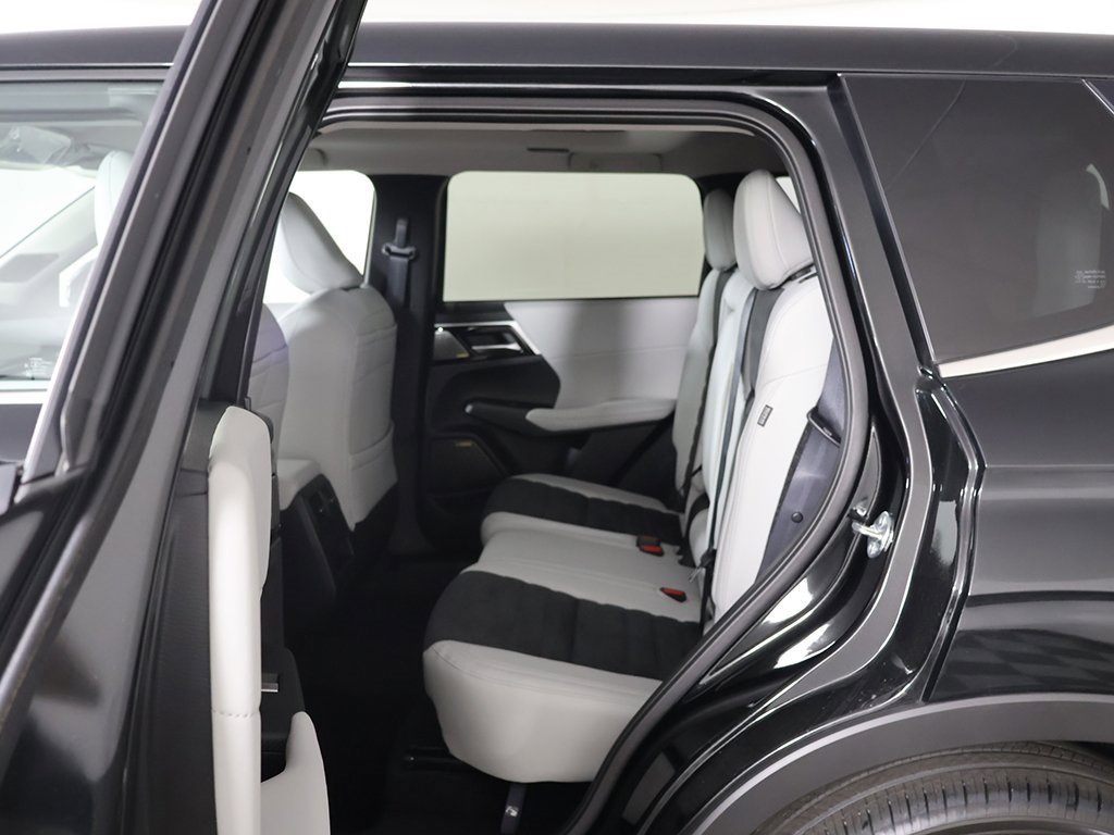 New 2025 Mitsubishi Outlander SE image 35