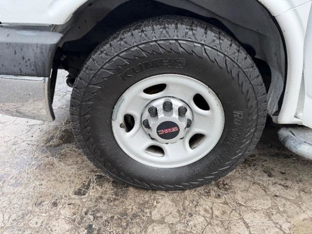 Used 2015 GMC Savana 2500 RWD image 10