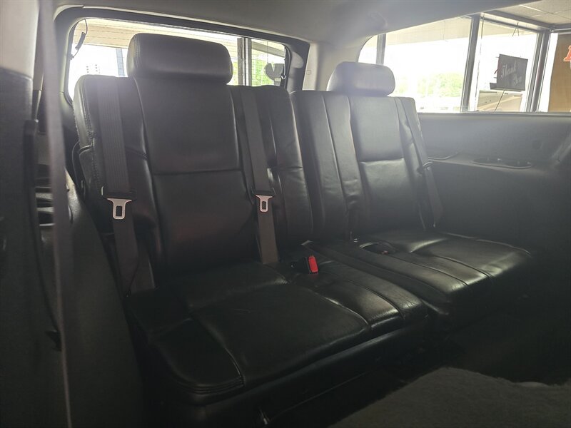 Used 2007 Cadillac Escalade ESV AWD w/ Information Package image 16