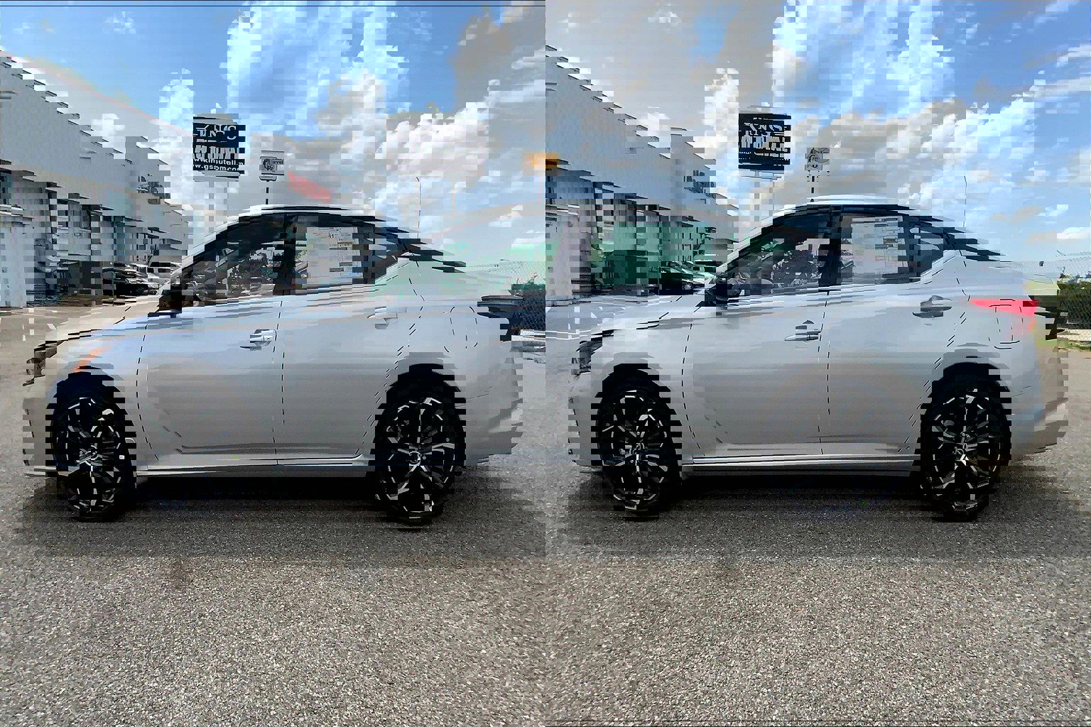 New 2025 Nissan Altima 2.5 SR image 23