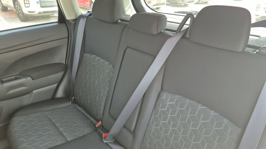 Used 2025 Mitsubishi Outlander Sport LE AWD/4WD image 16