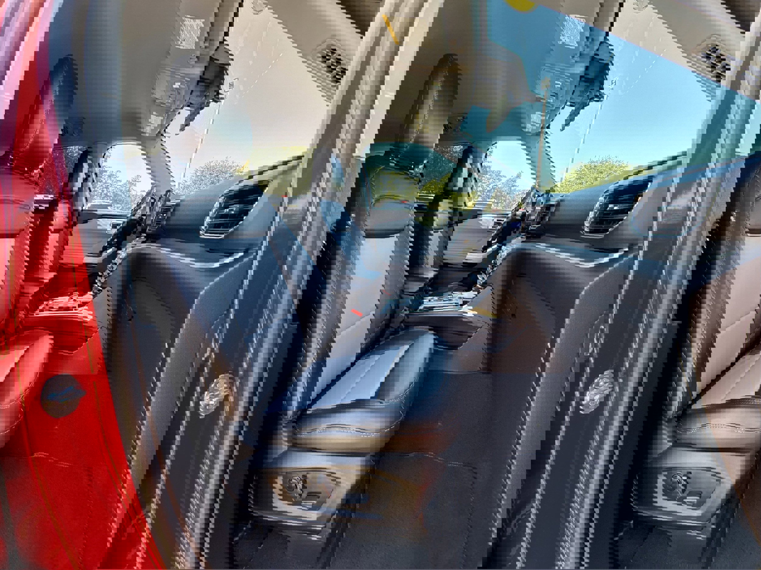 Used 2024 Ford Explorer XLT w/ Equipment Group 202A image 10