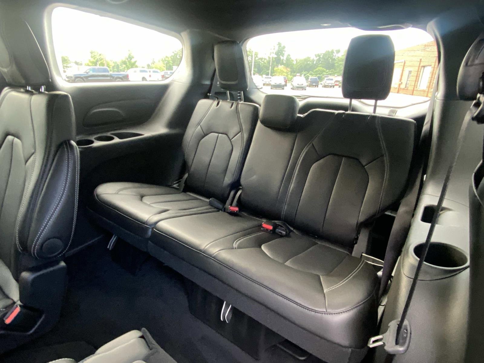 New 2026 Chrysler Pacifica Select image 11