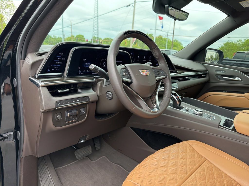 Used 2024 Cadillac Escalade ESV Sport AWD/4WD image 11