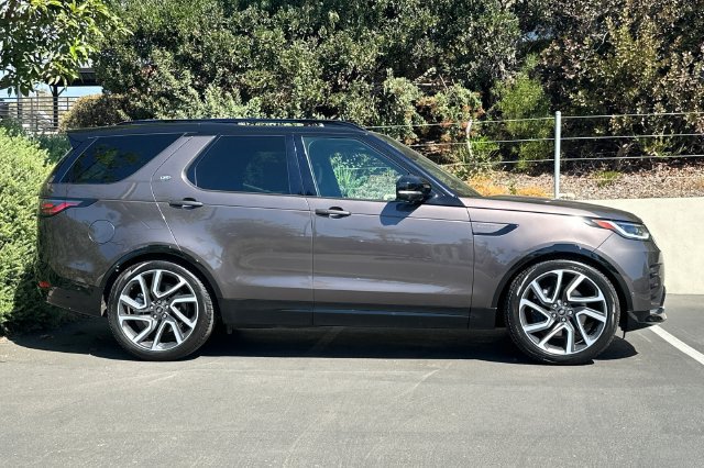 Certified 2025 Land Rover Discovery Dynamic SE AWD/4WD image 6