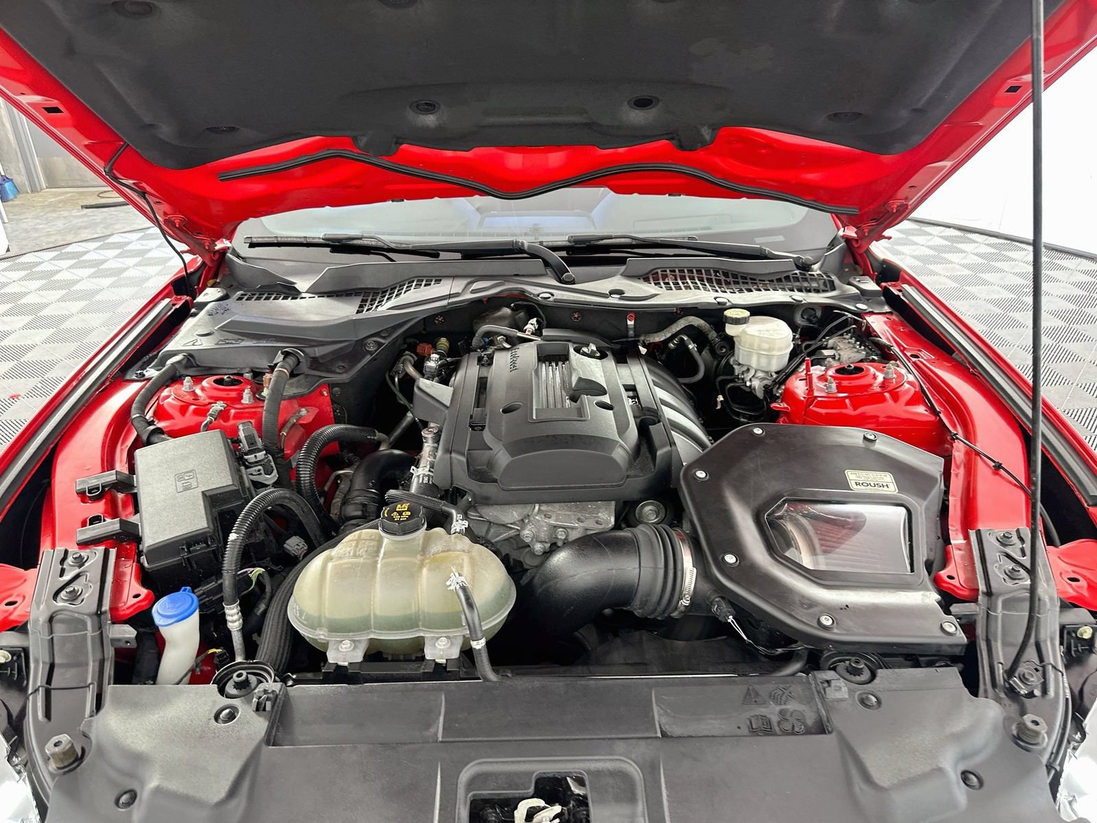 Used 2020 Ford Mustang Coupe RWD image 28