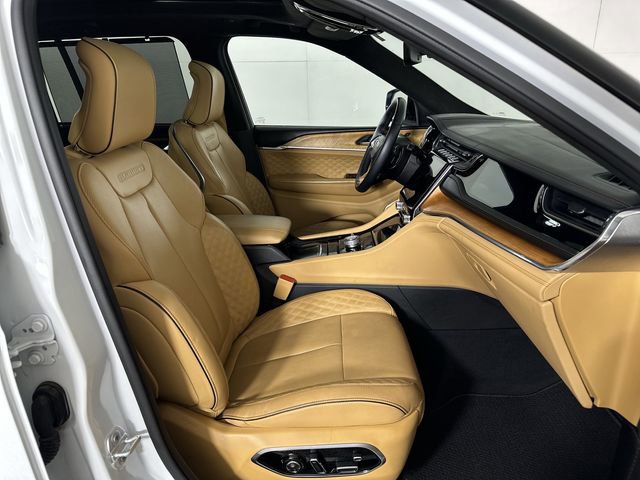 Used 2024 Jeep Grand Cherokee Summit AWD/4WD image 29