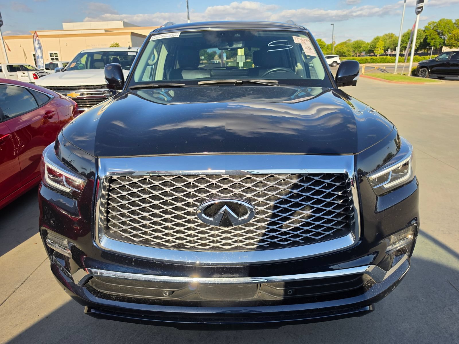 Used 2024 INFINITI QX80 Luxe AWD/4WD image 3