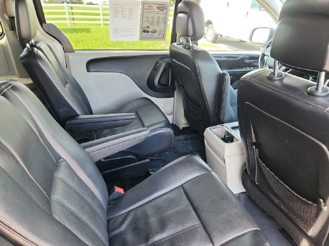 Used 2013 Chrysler Town & Country Touring FWD image 29