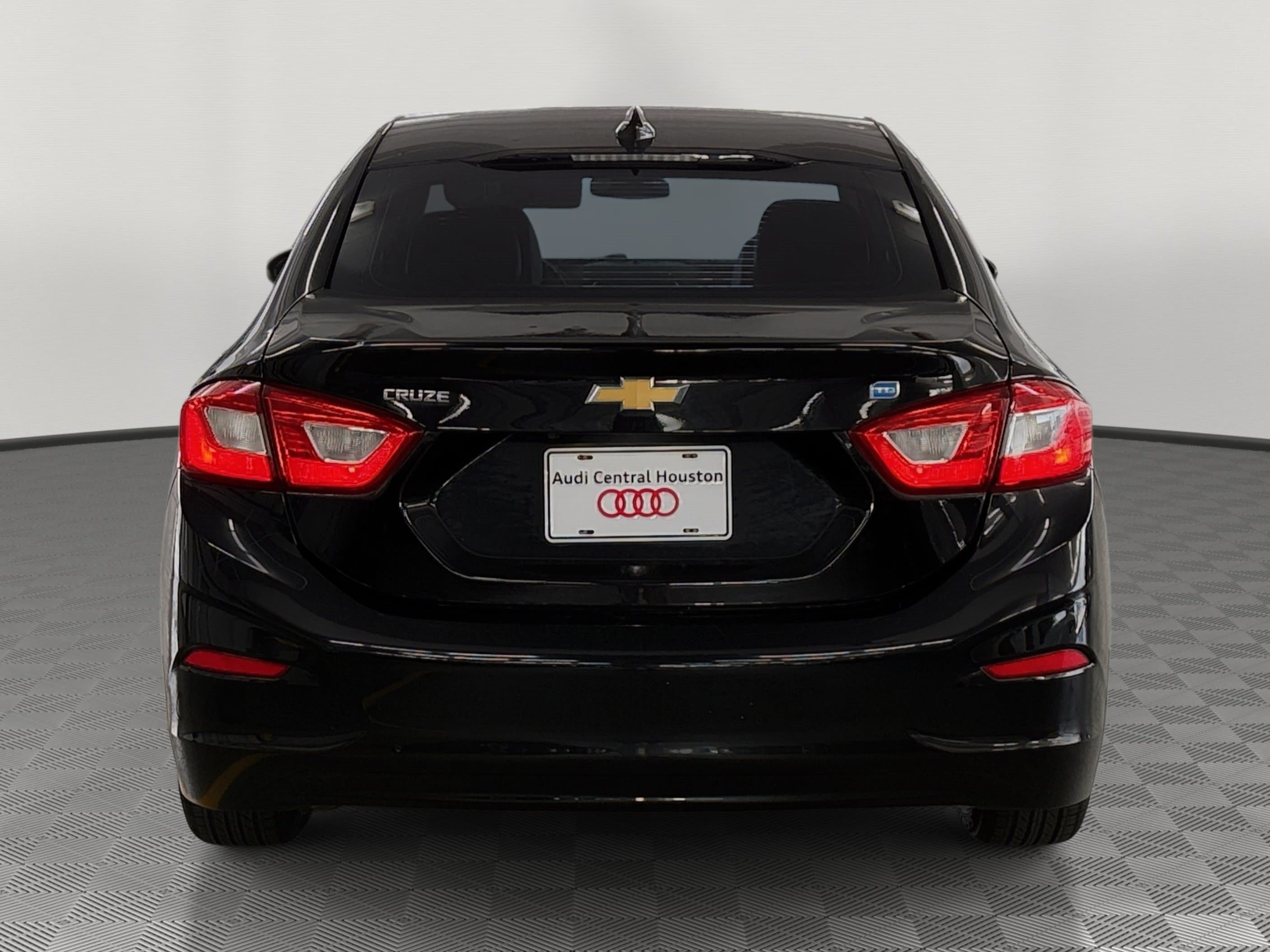 Used 2018 Chevrolet Cruze LT w/ Leather Package FWD image 10