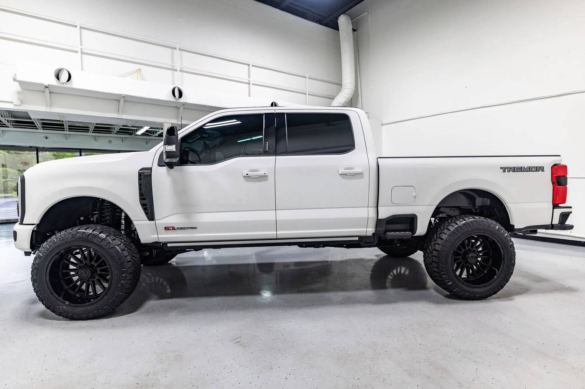 Used 2026 Ford F250 Platinum w/ Tremor Off-Road Package AWD/4WD image 12