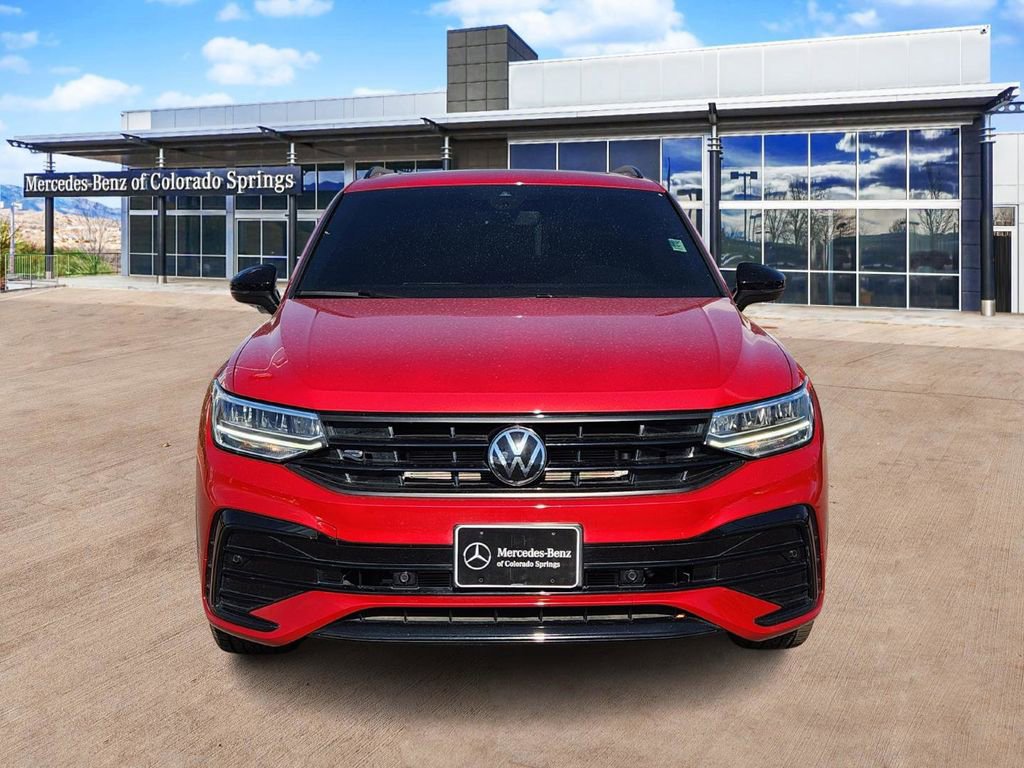 Used 2024 Volkswagen Tiguan SE R-Line image 2