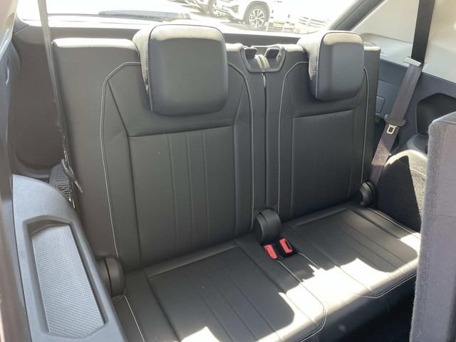 Used 2022 Volkswagen Tiguan SE w/ Panoramic Sunroof Package image 27