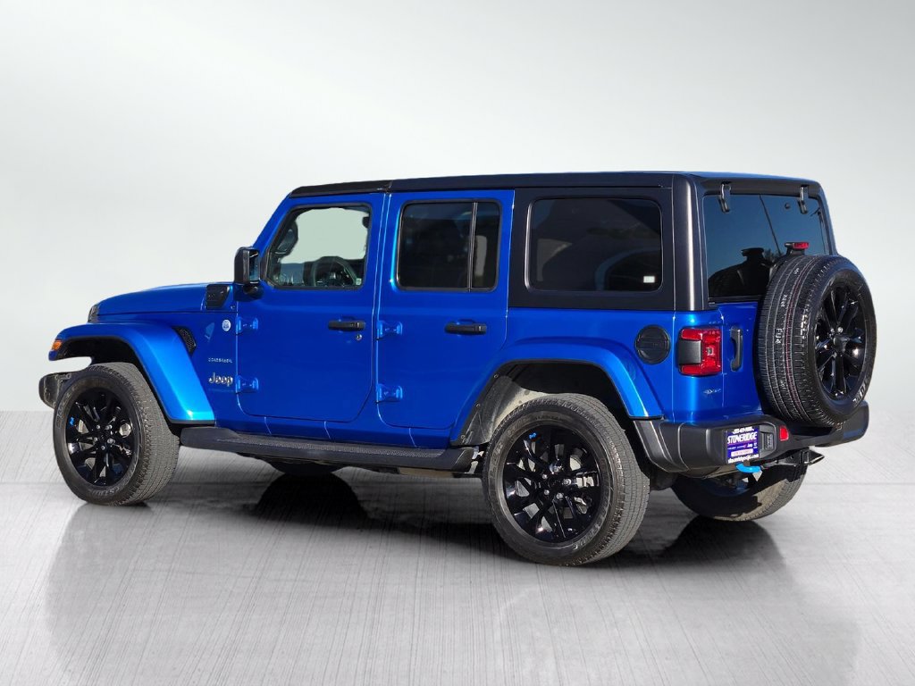 Used 2023 Jeep Wrangler Unlimited Sahara w/ Dual Top Group AWD/4WD image 8