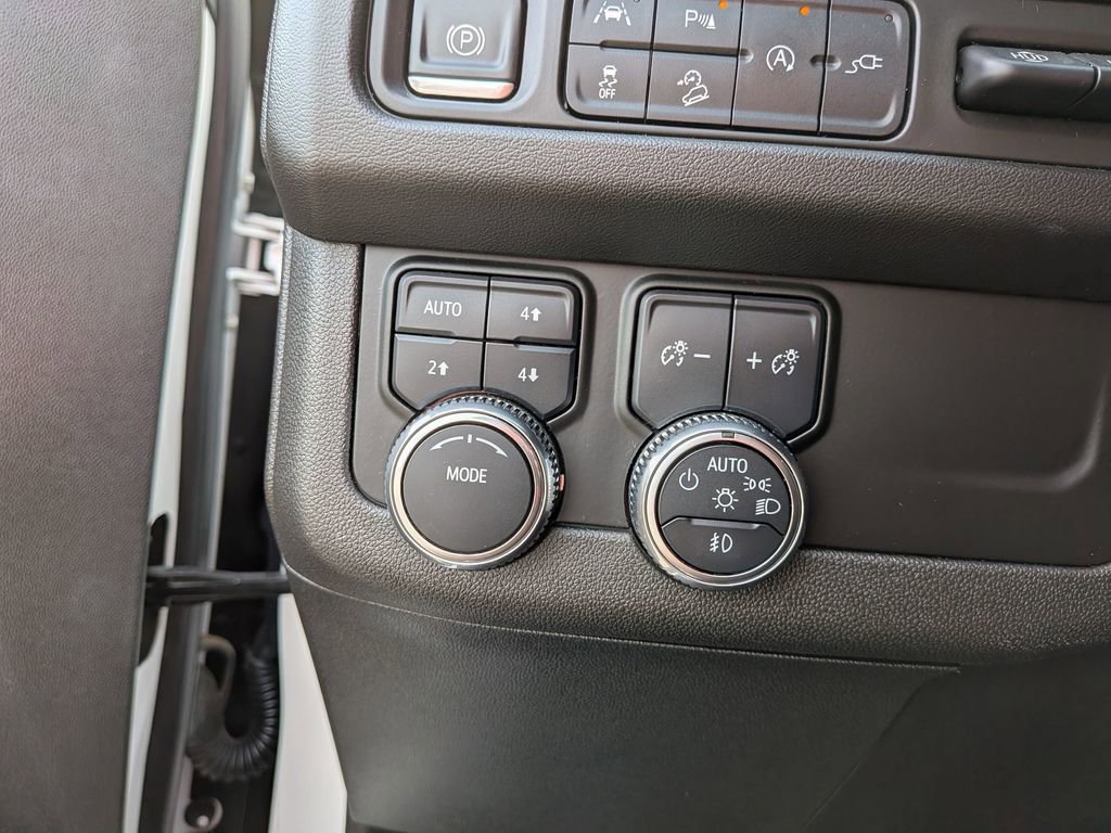 Used 2021 GMC Yukon AT4 w/ AT4 Premium Package image 29