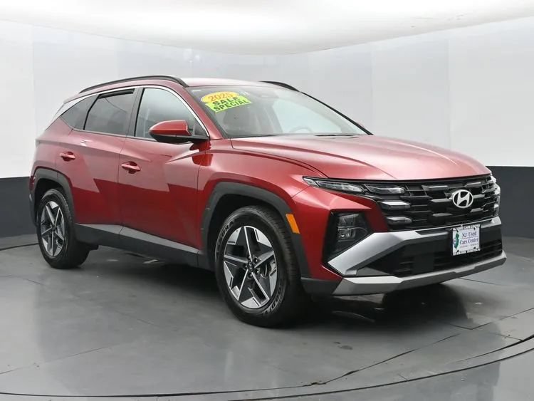 Used 2025 Hyundai Tucson SEL FWD image 2