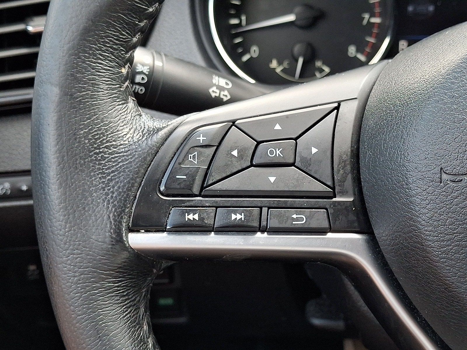 Used 2018 Nissan Rogue SV AWD/4WD image 21