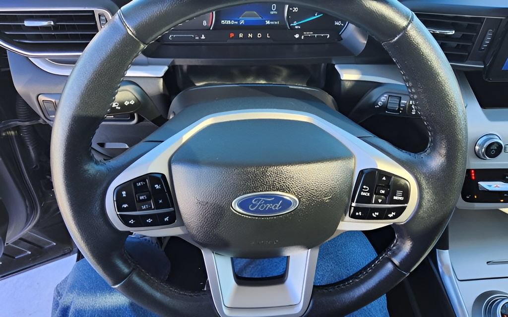 Used 2024 Ford Explorer XLT w/ Equipment Group 202A AWD/4WD image 16