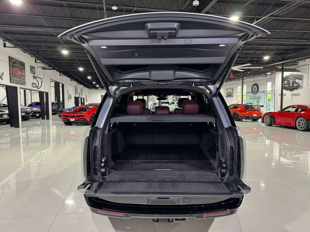 Used 2024 Land Rover Range Rover SE image 40