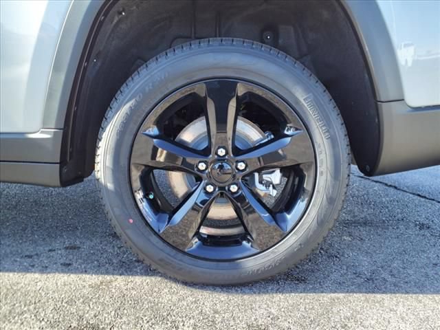 New 2025 Jeep Grand Cherokee L Limited w/ Black Appearance Package AWD/4WD image 4