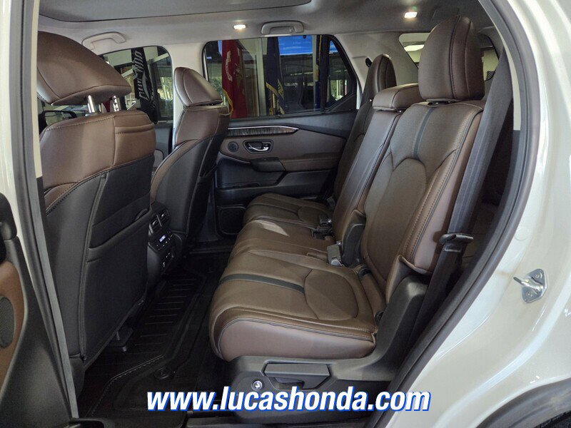 Used 2025 Honda Pilot Elite image 8