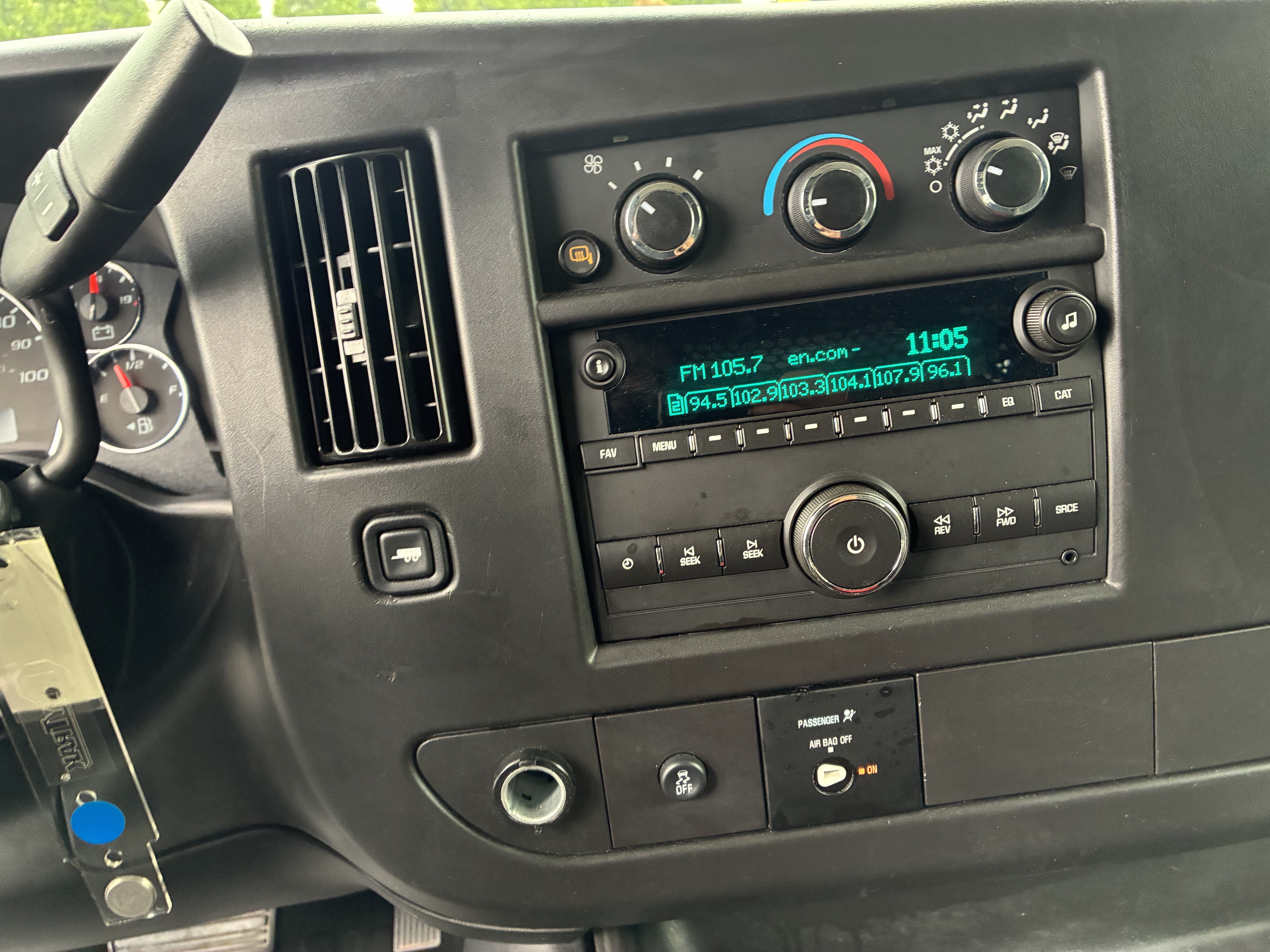 Used 2025 Chevrolet Express 2500 w/ Driver Convenience Package RWD image 31