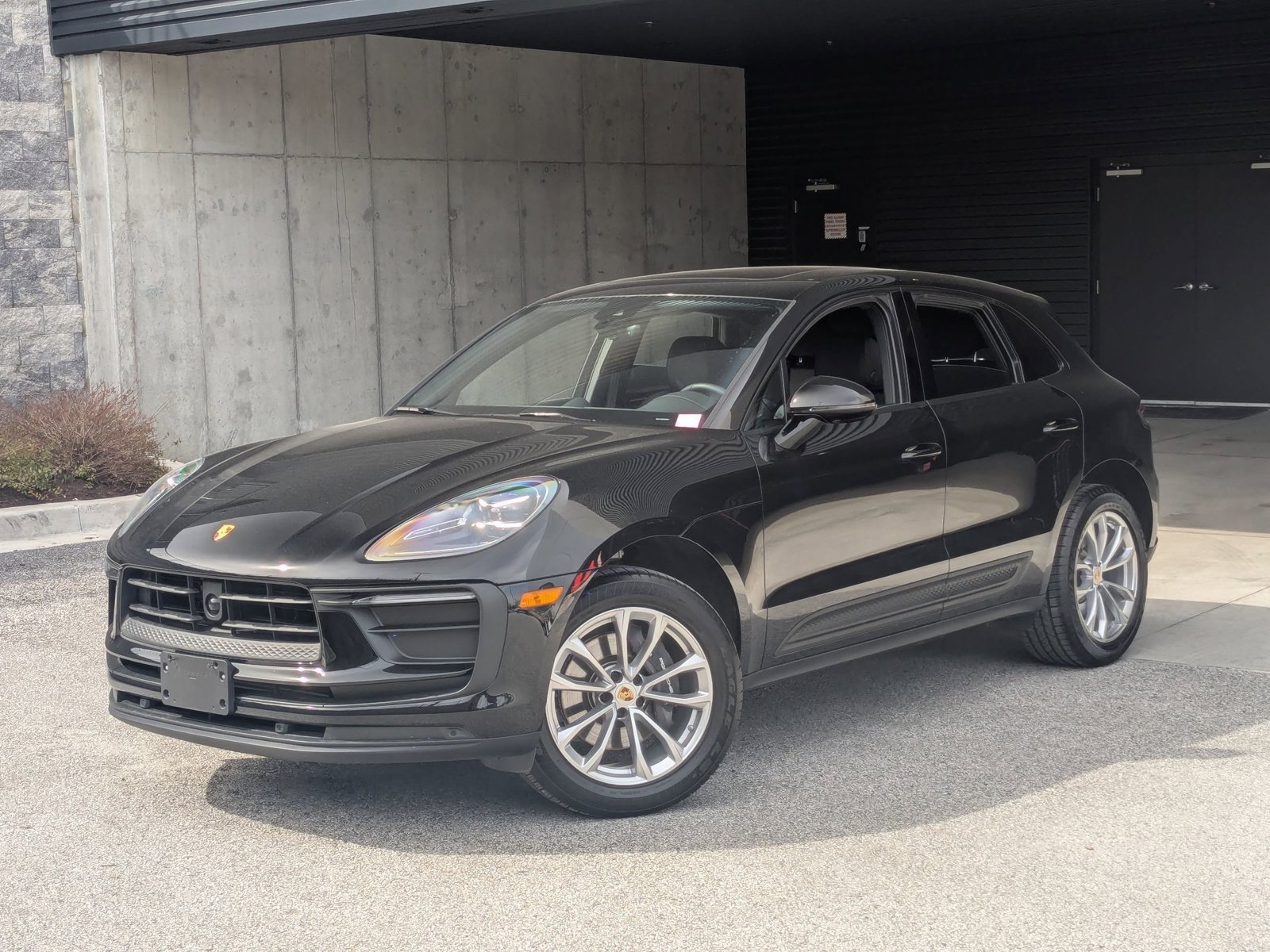 Certified 2026 Porsche Macan Turbo AWD/4WD image 1