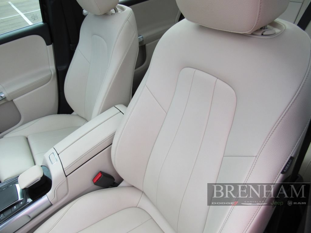 Used 2022 Mercedes-Benz GLB 250 w/ Premium Package image 16