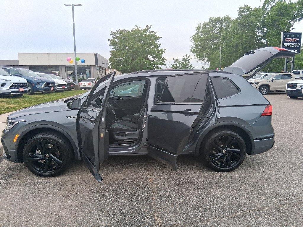 Used 2024 Volkswagen Tiguan SE R-Line AWD/4WD image 23