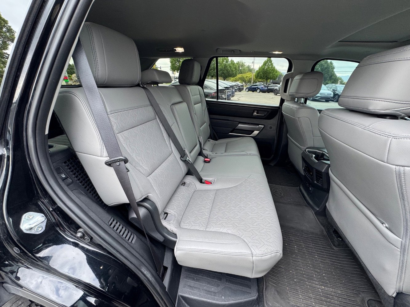 Used 2024 Toyota Sequoia SR5 w/ SR5 Premium Package AWD/4WD image 18