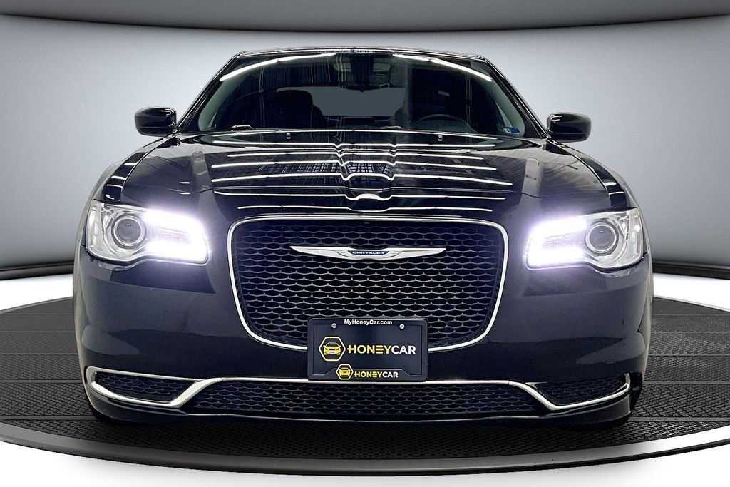 Used 2023 Chrysler 300 Touring AWD/4WD image 2