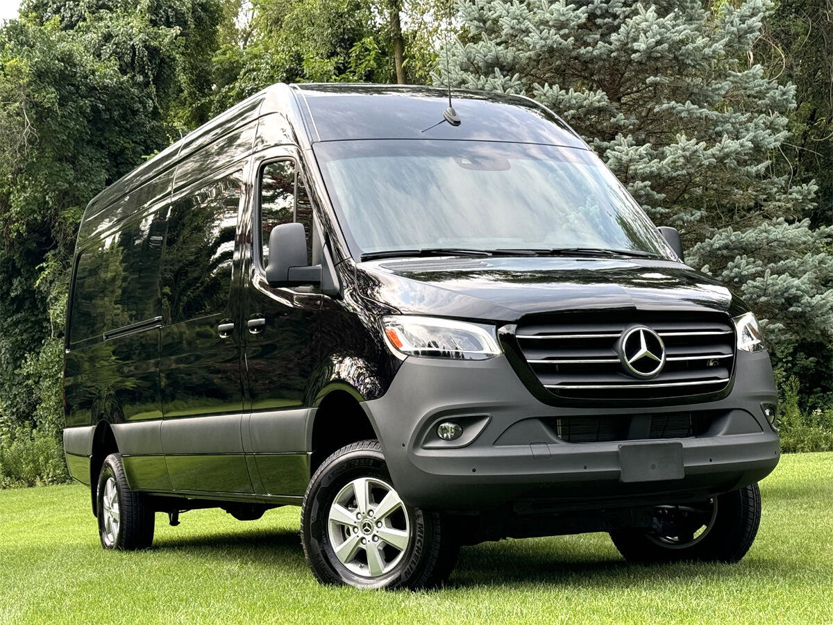 Used 2024 Mercedes-Benz Sprinter 2500 image 3