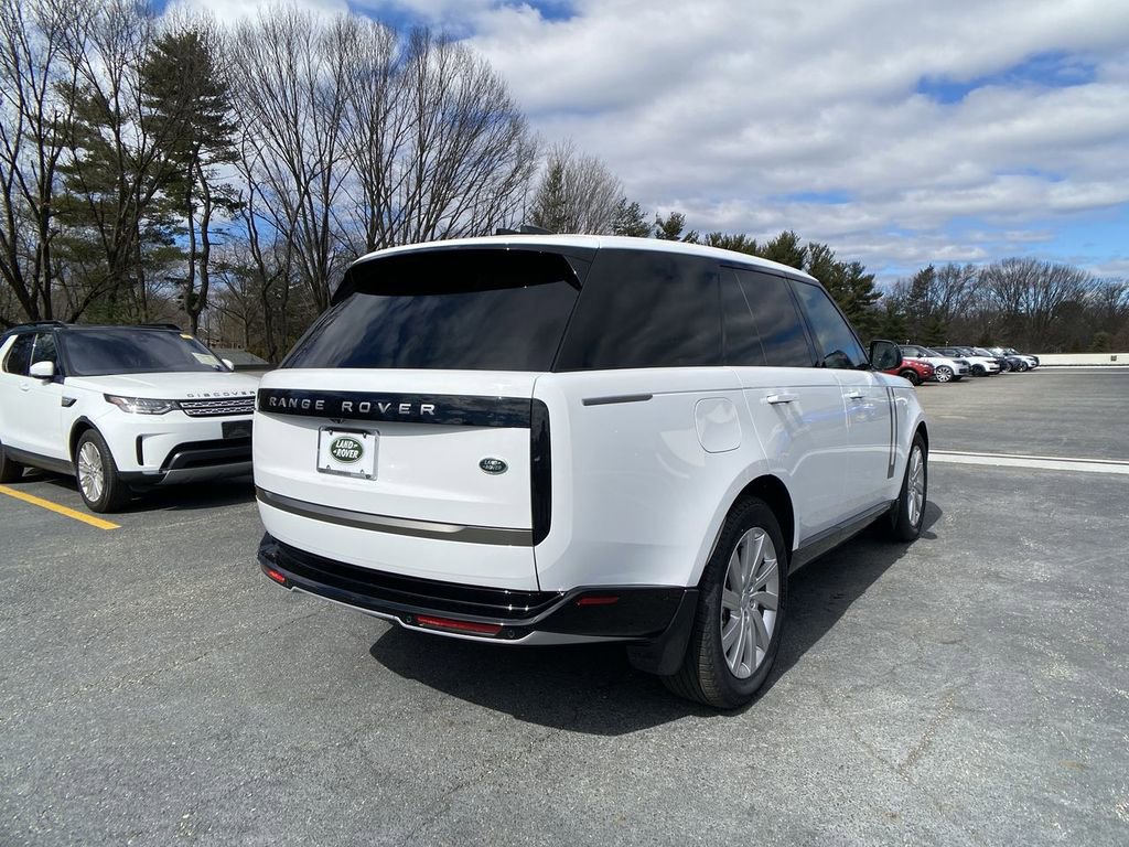 Certified 2023 Land Rover Range Rover SE image 8