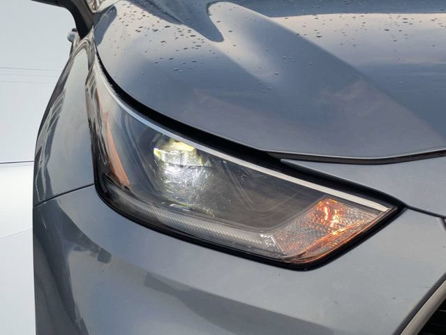 Used 2021 Toyota Highlander XLE AWD/4WD image 8