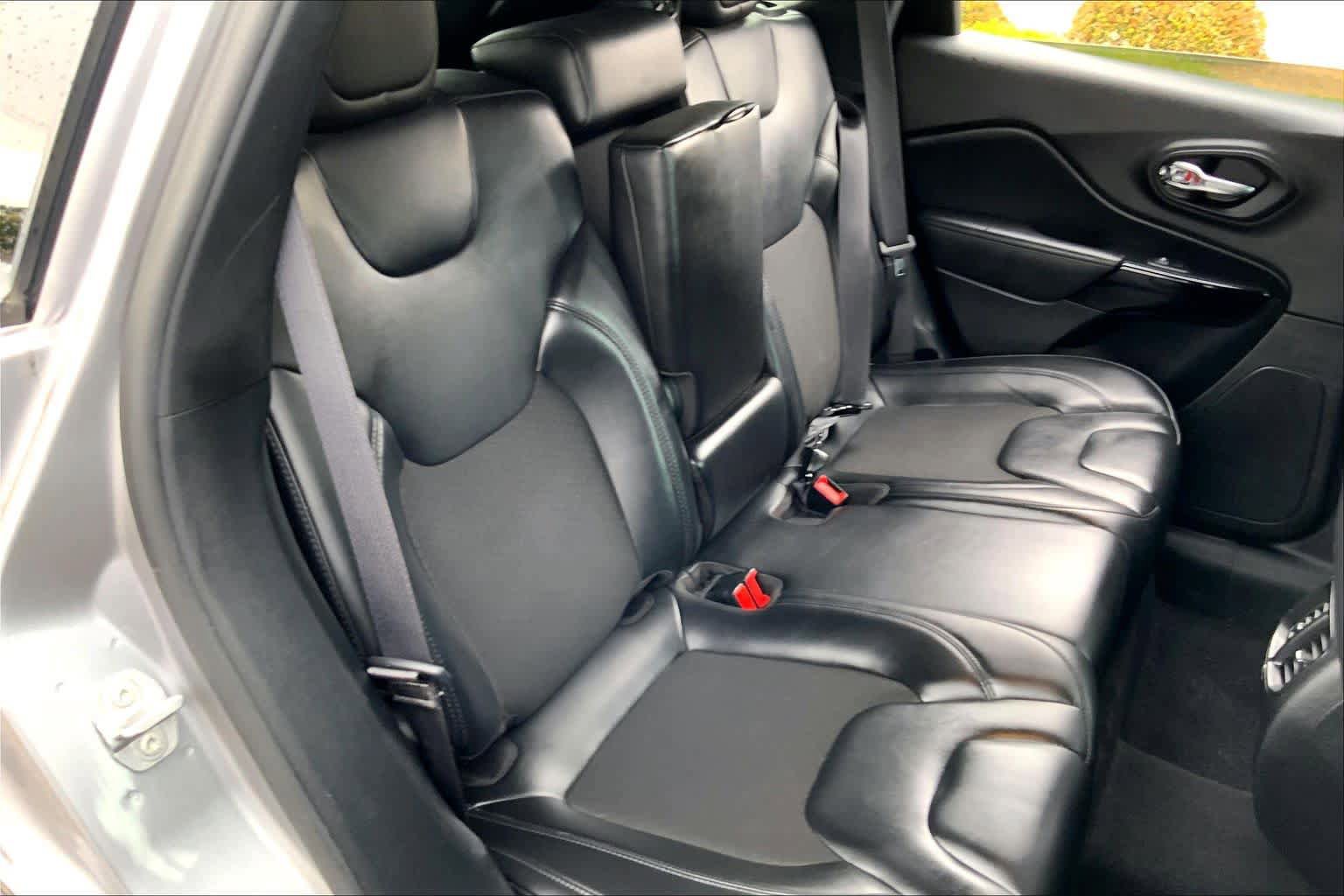 Used 2020 Jeep Cherokee Latitude Plus image 19