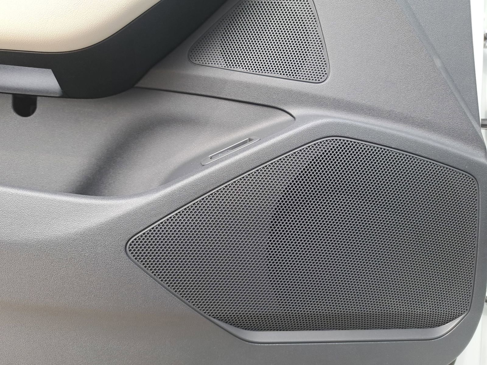 New 2025 Audi Q6 e-tron Premium image 29