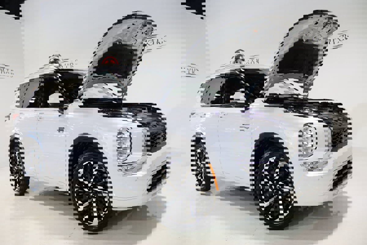 Used 2024 Mitsubishi Outlander 4WD Plug-In Hybrid image 33