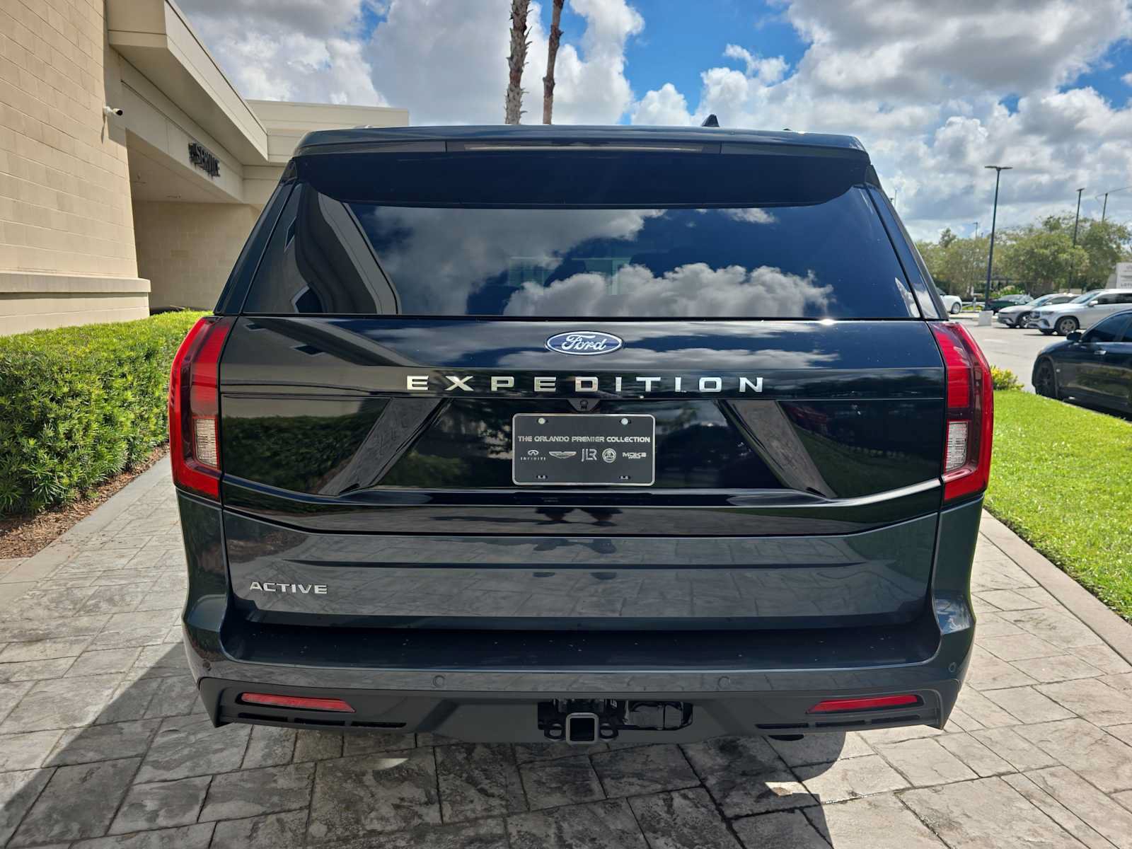 Used 2026 Ford Expedition Active RWD image 5