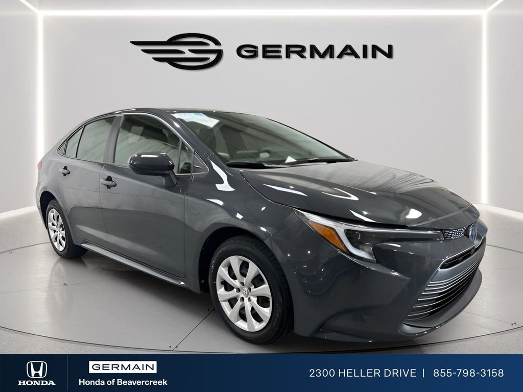 Used 2024 Toyota Corolla LE image 2