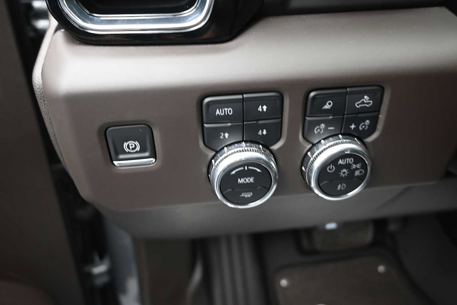 Used 2025 GMC Sierra 1500 Denali w/ Denali Reserve Package AWD/4WD image 19