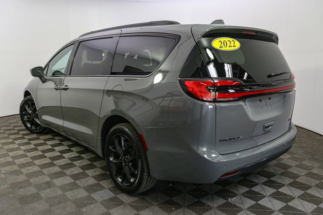 Used 2022 Chrysler Pacifica Touring-L w/ Uconnect Theater Family Group AWD/4WD image 7