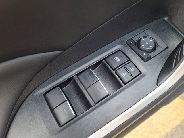 Used 2023 Toyota RAV4 SE image 8