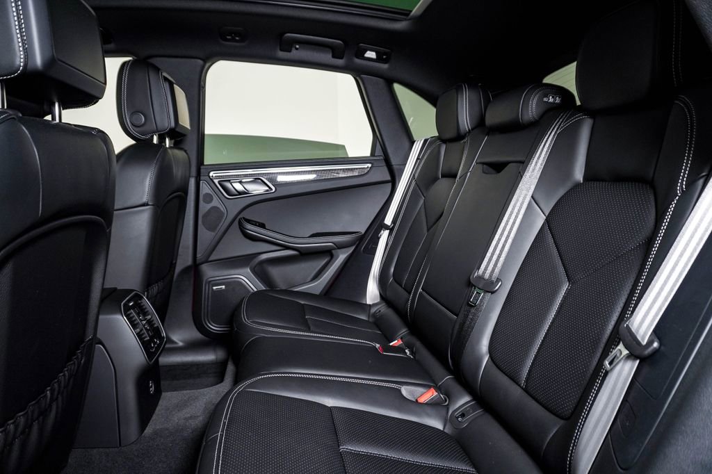 Certified 2026 Porsche Macan GTS image 17